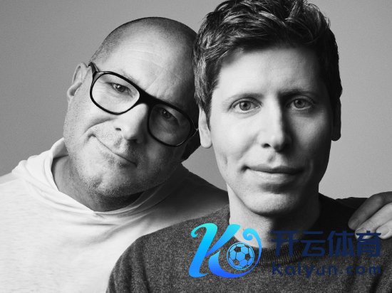 左为乔尼・艾维，他正与 OpenAI 的山姆・奥特曼（Sam Altman）张开趋奉，触及金额近 65 亿好意思元。